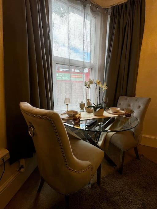Apartamento Entire 1Bed Stratford Westfield Londres Exterior foto